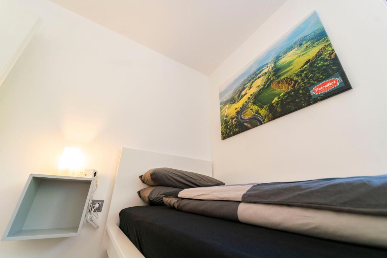North Loop Rooms Аденау Екстериор снимка